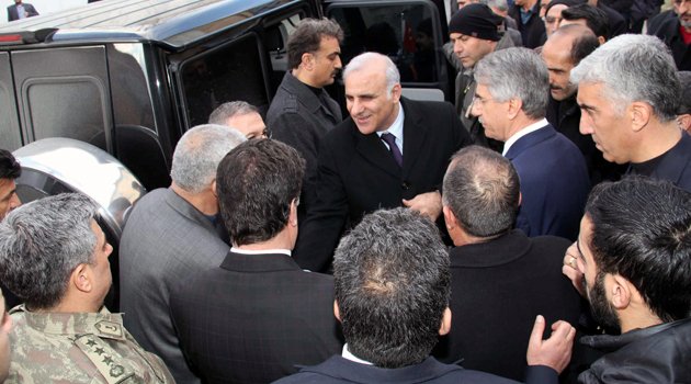 VALİ ZORLUOĞLU VE BAŞKAN YANILMAZ AKSARAY MAHALLESİNİN SORUNLARINI DİNLEDİ