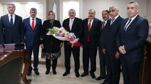 VALİ ZORLUOĞLU VE BAŞKAN YANILMAZ MUHTARLARLA BULUŞTULAR