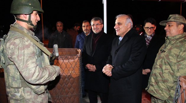 VALİ ZORLUOĞLU YILBAŞI GECESİNİ GÜVENLİK GÜÇLERİMİZLE BERABER GEÇİRDİ