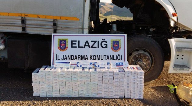 VAN’DAN İZMİR’E KAMYONLA GÖTÜRÜLEN KAÇAK SİGARA JANDARMAYA TAKILDI
