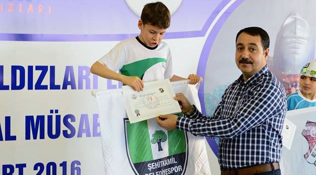 YILDIZ YÜZÜCÜLERDE YARI FİNAL YARIŞLARI SONUÇLANDI