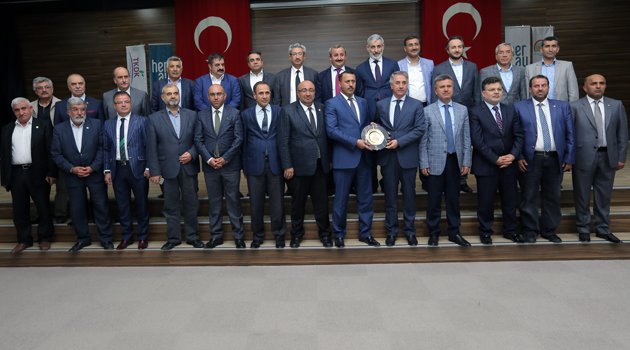 YILIN BÜROKRATINA ÇİFTE ÖDÜL